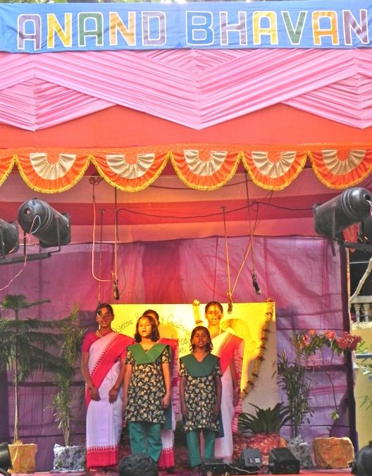 Fiesta de fin de curso en Anand Bhavan