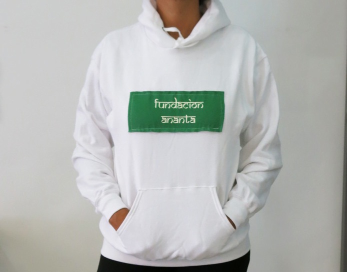 Bonitas sudaderas para financiar las Causas de Fundación Ananta