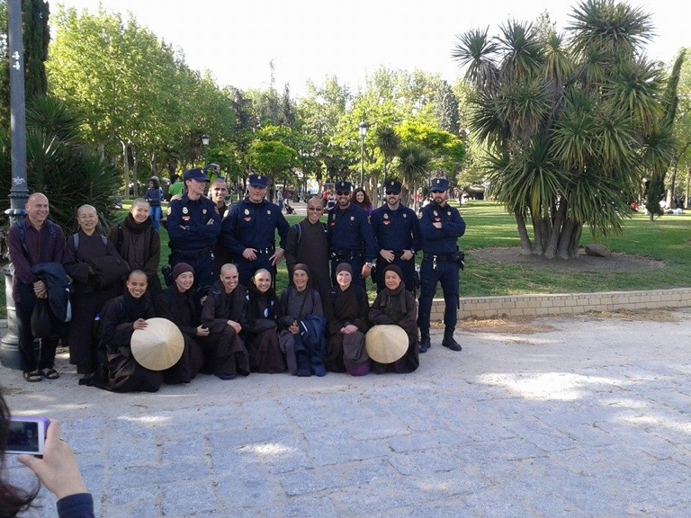 Pensamiento simiente 30 abril 2014: un símbolo, una esperanza