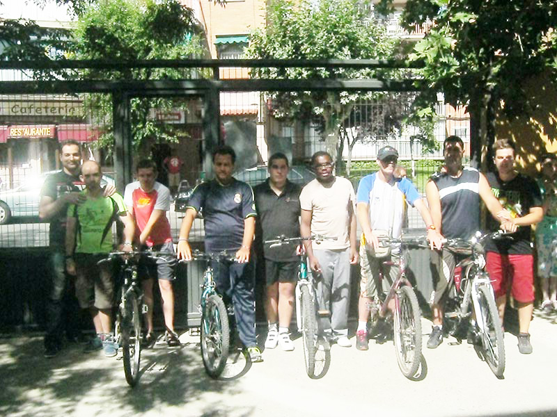 “Bicis para la Vida” entrega cuatro bicicletas de montaña a la Asociación Astor