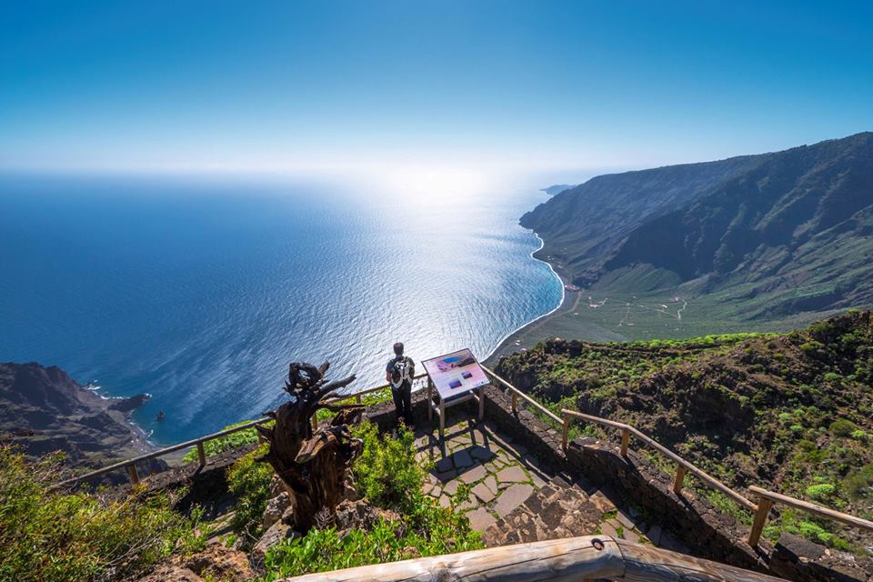 Pensamientos de marzo: se convierte él mismo en fuego, calor, luz, belleza…