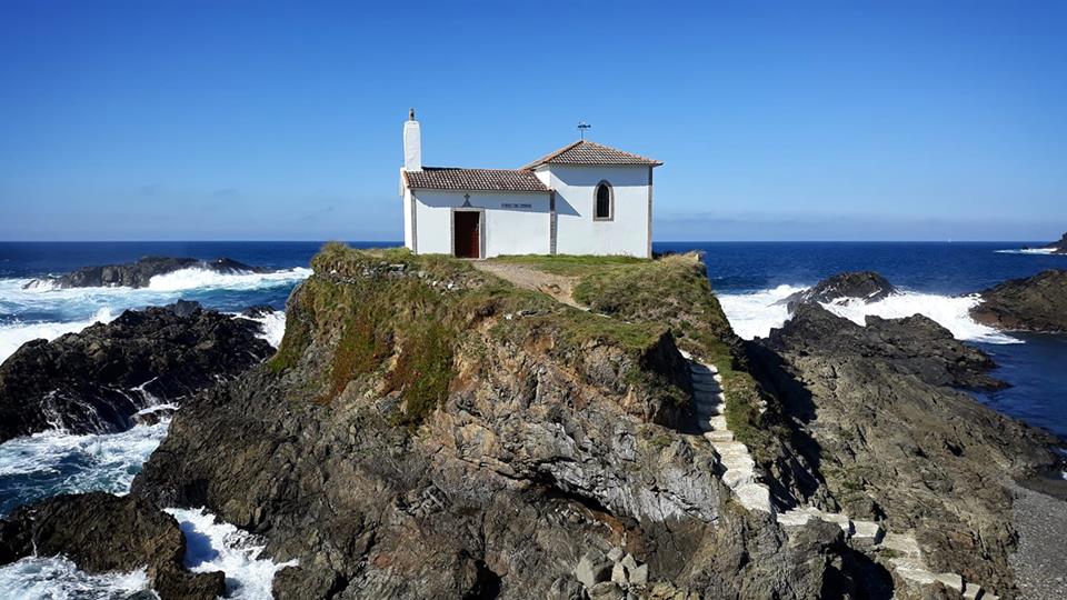 Pensamientos de marzo: el agua brota pura y cristalina en la montaña…