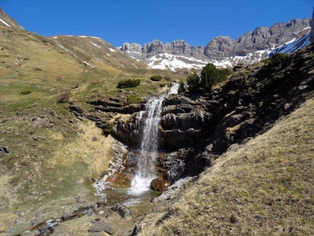 Pensamientos de abril: que la luz, el amor y el poder del espíritu desciendan sobre la tierra